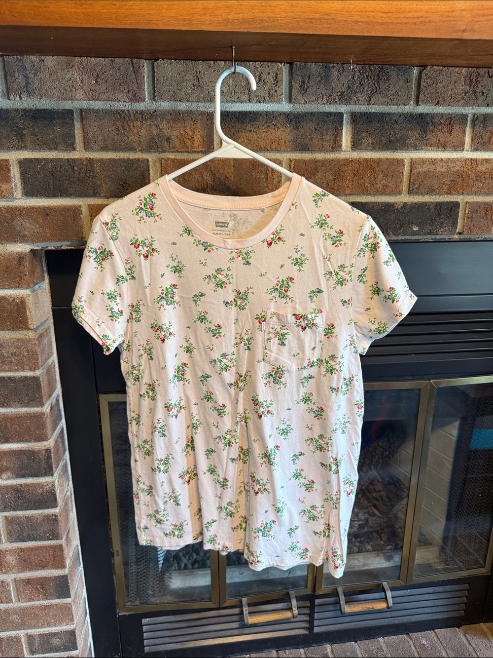 Levi's Women's Light Pink Floral Short Sleeve Tee